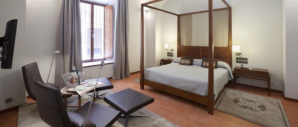 ปาราดอร์ กาเซเรส Hotel ภายนอก รูปภาพ